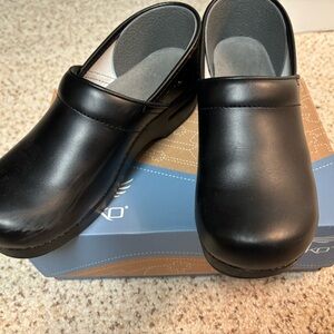 Dansko professional leather in black, size 40